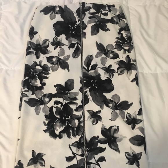 pencil skirt - Picture 2 of 2